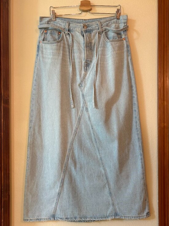 Levi's Dresses & Skirts - EUC Levi's Iconic Long Denim Maxi Skirt Light Wash A-Line Pockets Sz 16 Western